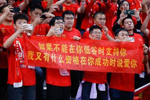 派尚在比赛后拒绝与教练握手，热内西奥表示理解与支持